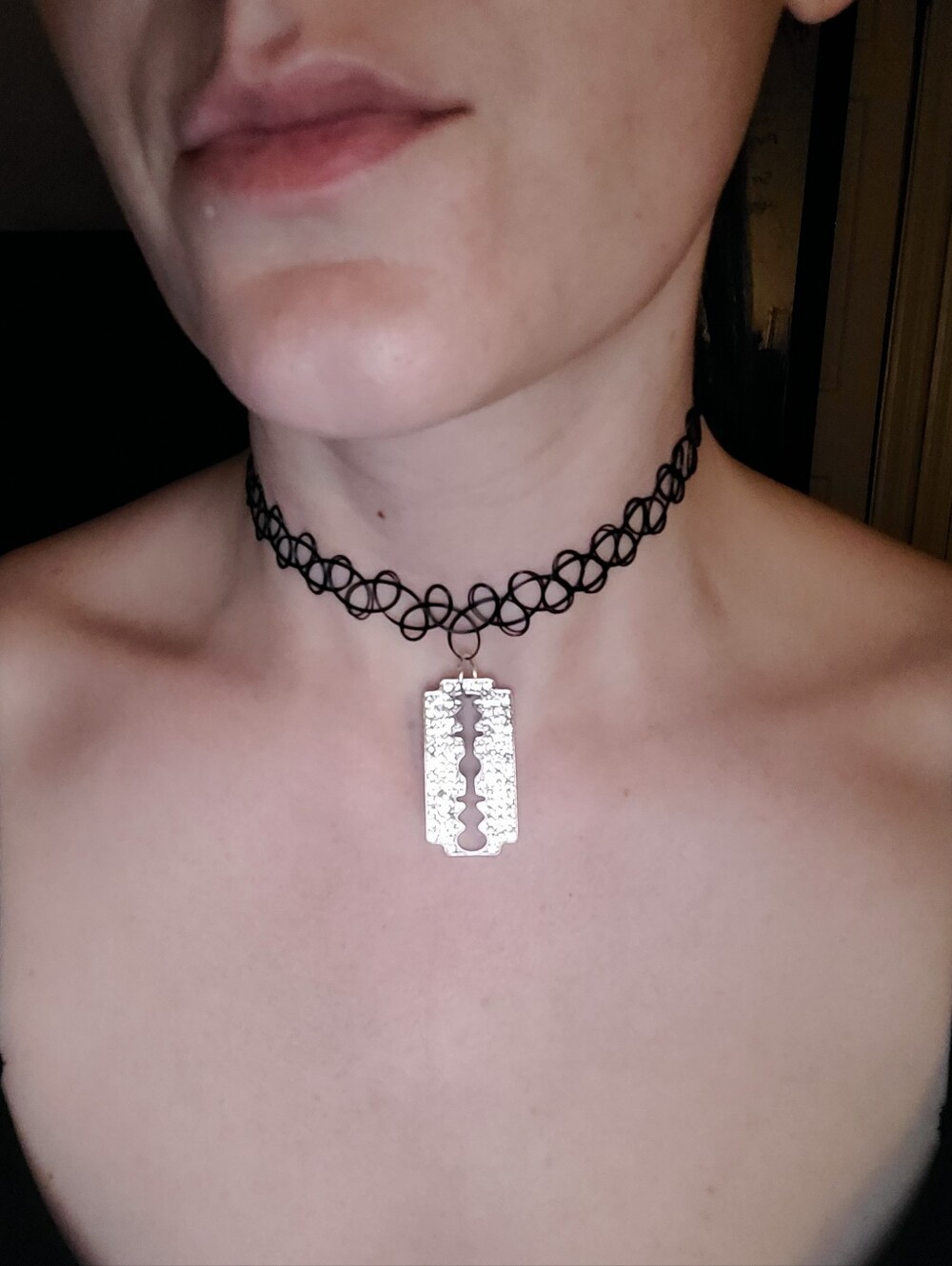 Rhinestone Razor Choker - Picture 6 of 6